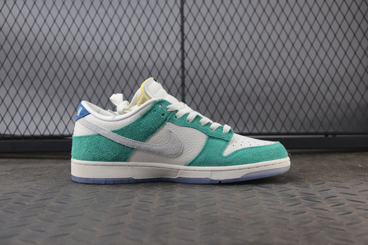 Nike dunk low x kasina 80s bus, all sizes available.