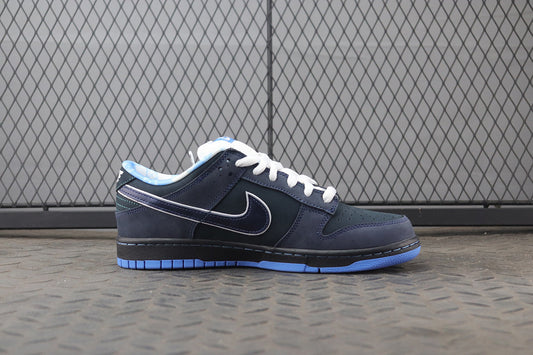Nike dunk sb low blue lobster, all sizes available.