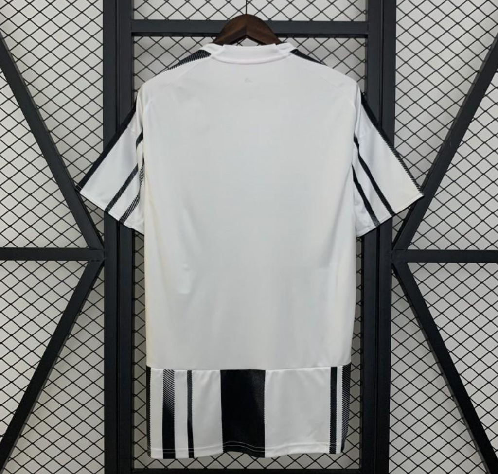 Juventus 25/26 Home Jersey – A Timeless Icon