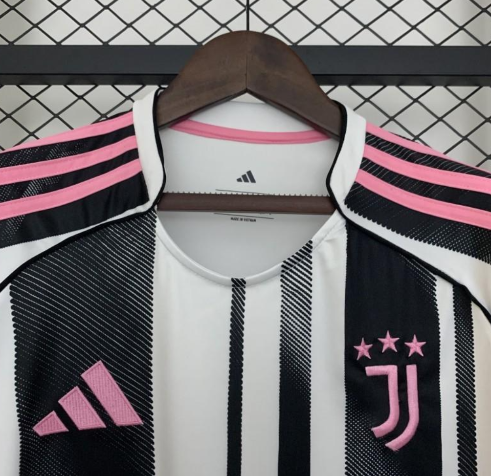 Juventus 25/26 Home Jersey – A Timeless Icon