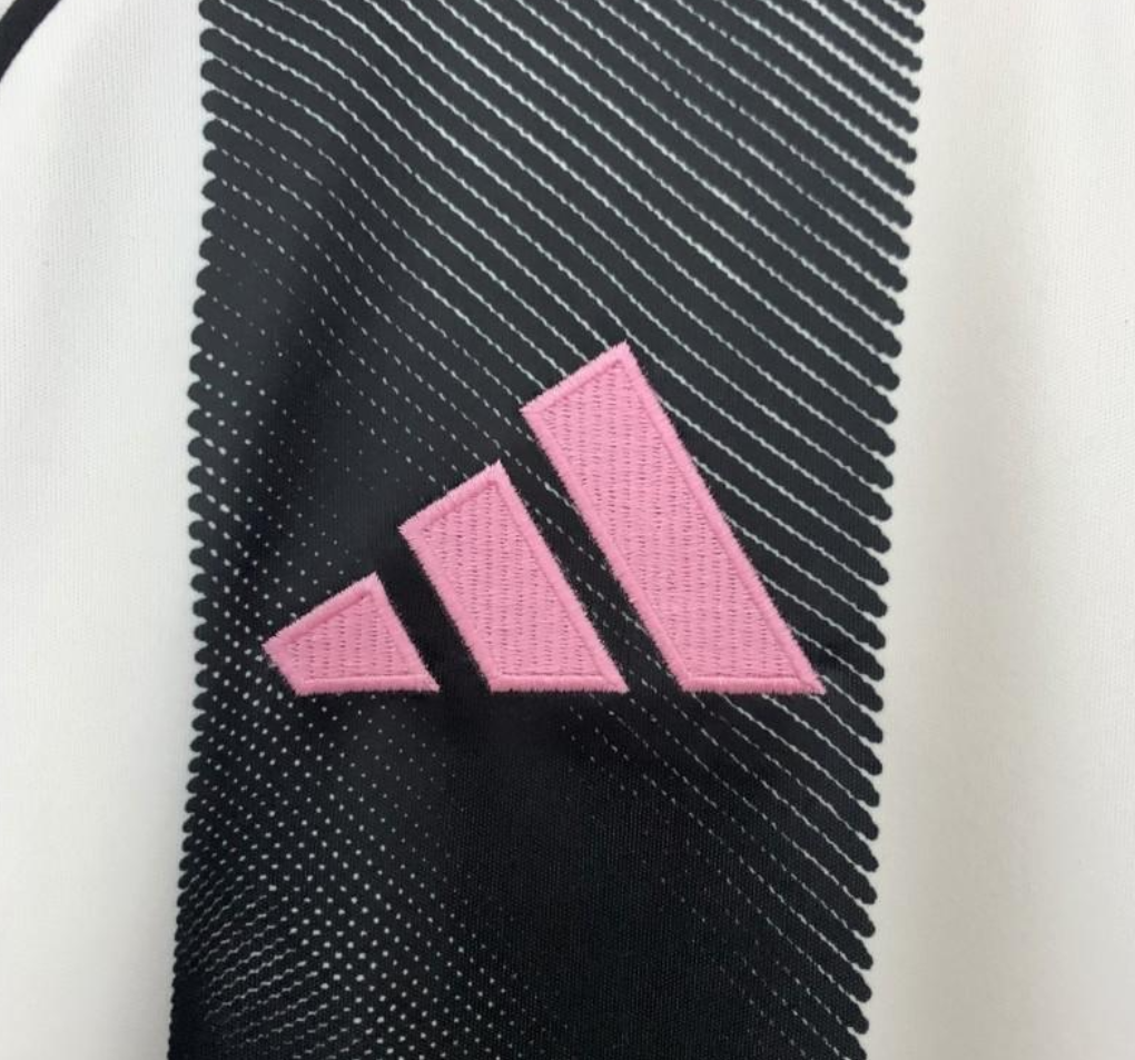 Juventus 25/26 Home Jersey – A Timeless Icon