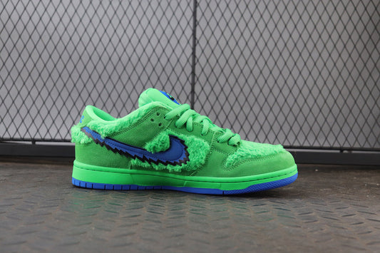 Nike dunk sb low grateful dead green bear, all sizes available.