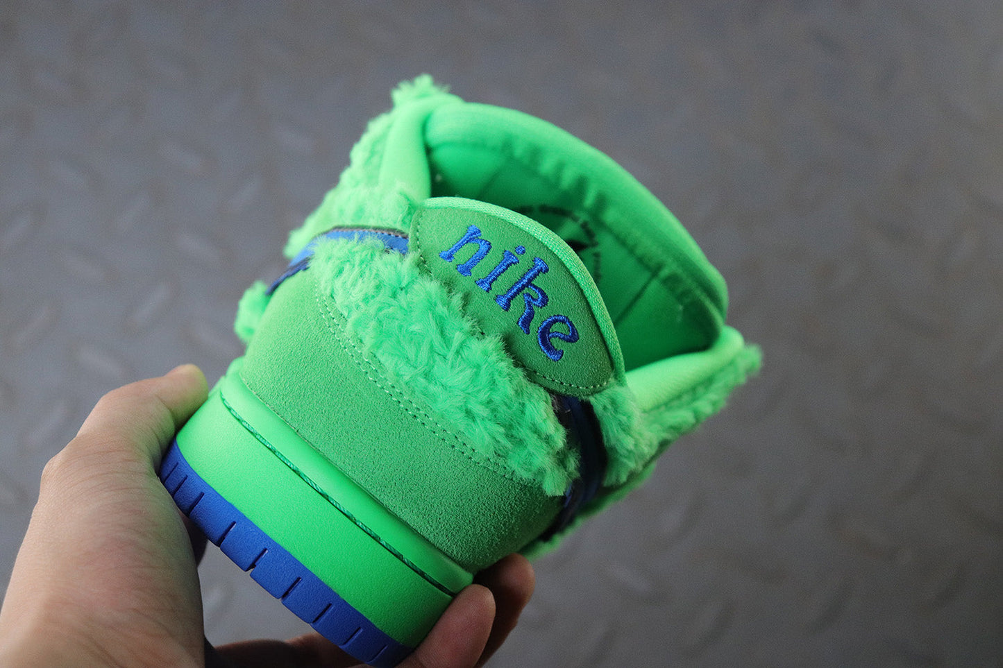 Nike dunk sb low grateful dead green bear, all sizes available.