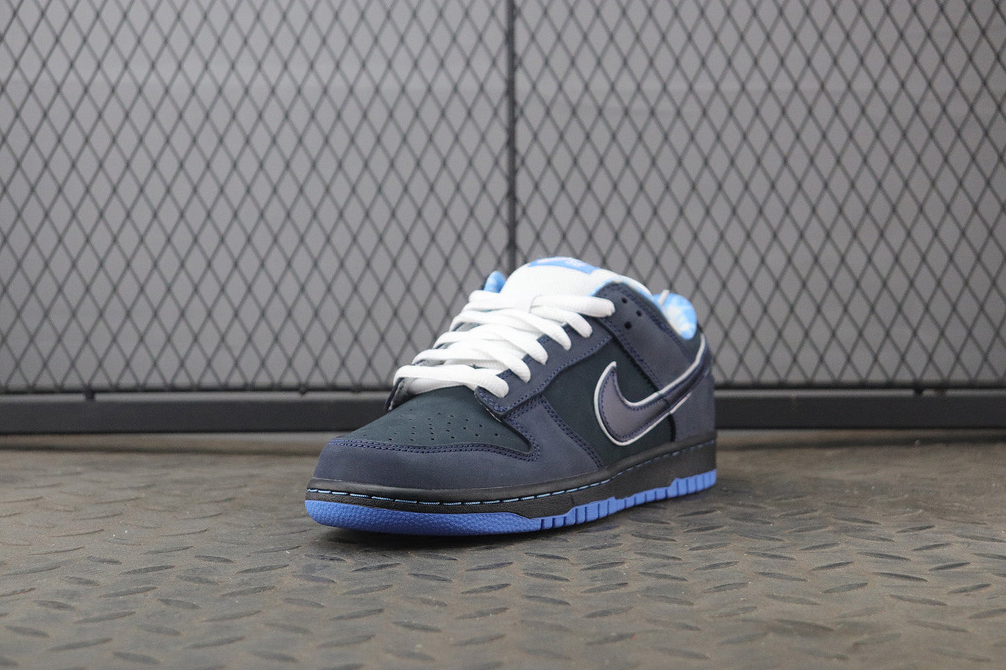 Nike dunk sb low blue lobster, all sizes available.
