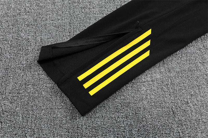 Manchester United 25/26 Tracksuit - Black