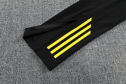 Manchester United 25/26 Tracksuit - Black