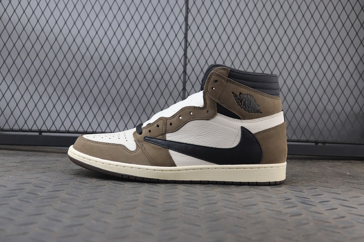 Nike air jordan 1 high x travis scott mocha, all sizes available.