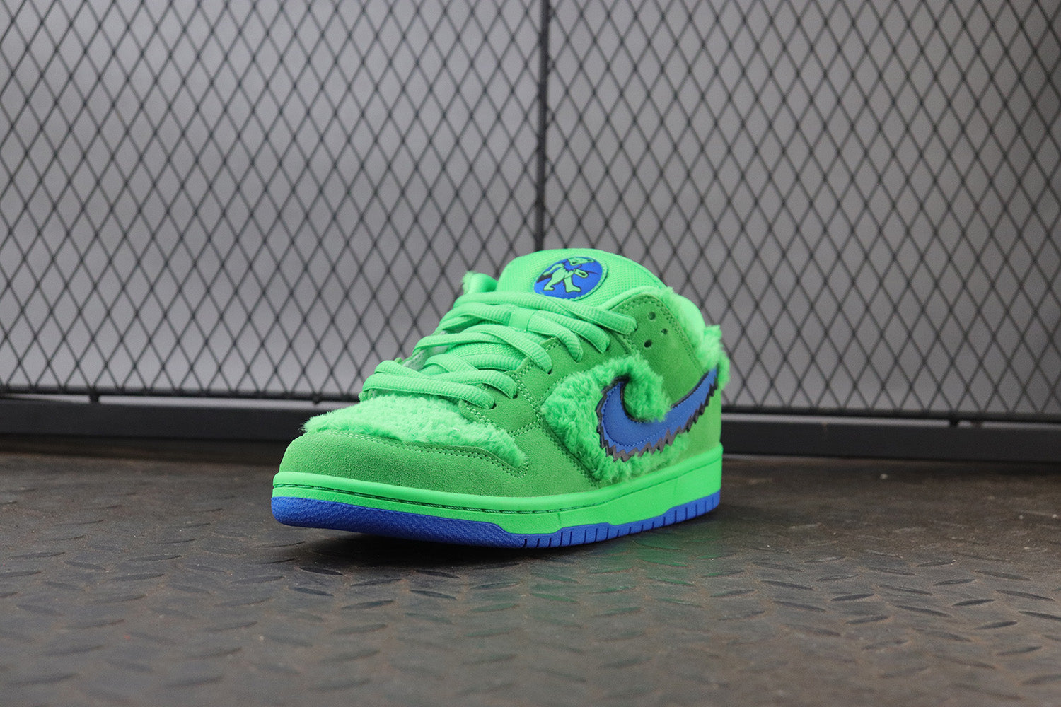 Nike dunk sb low grateful dead green bear, all sizes available.