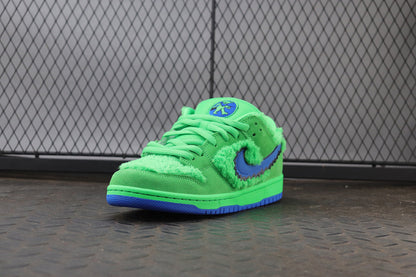 Nike dunk sb low grateful dead green bear, all sizes available.
