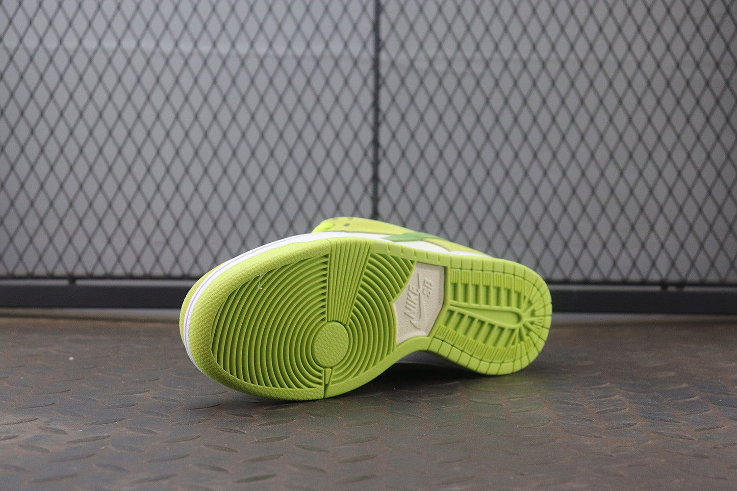 Nike dunk sb low green apple, all sizes available.
