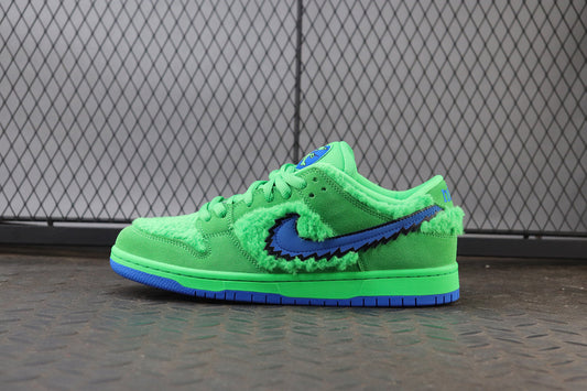 Nike dunk sb low grateful dead green bear, all sizes available.