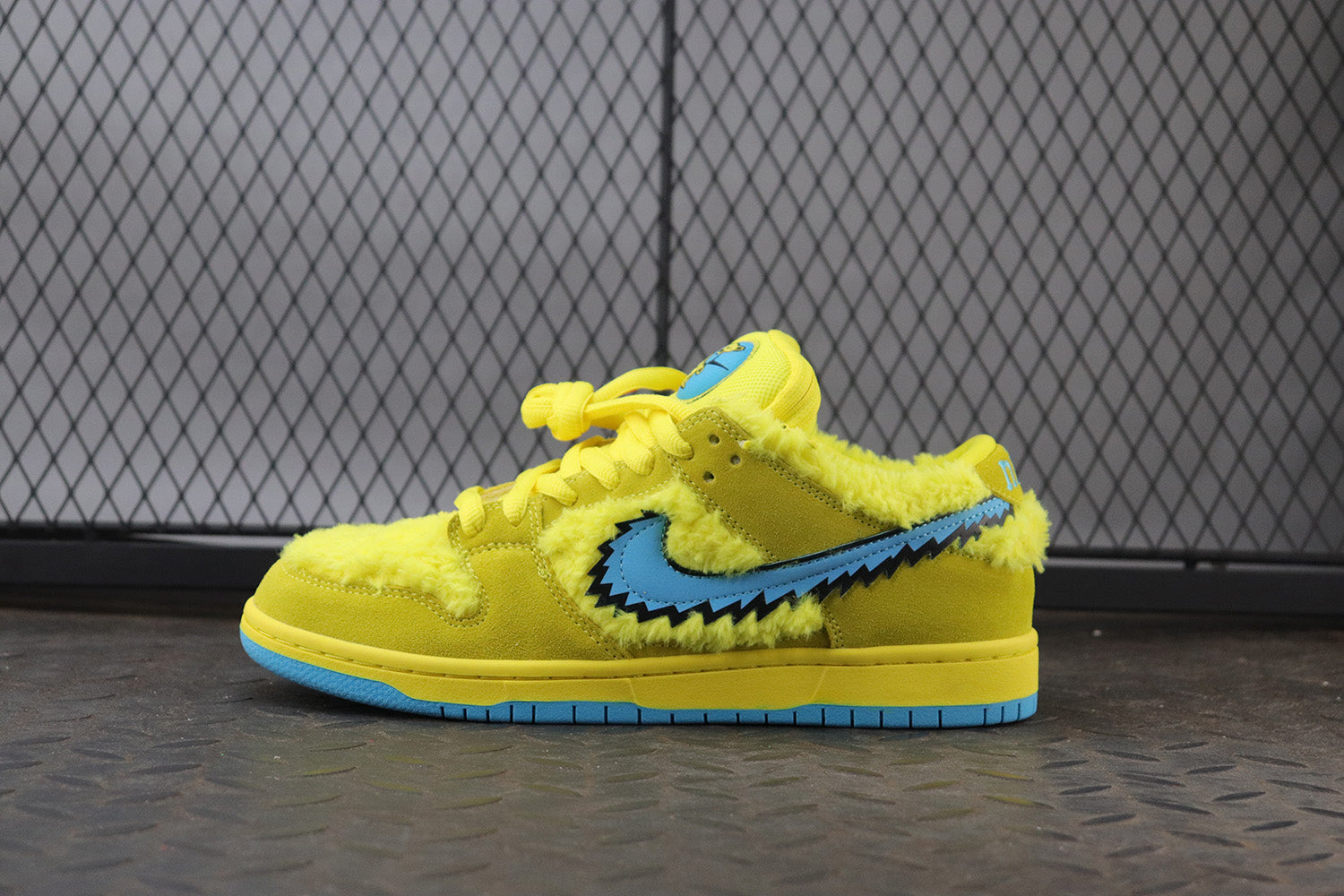 Nike dunk sb low grateful dead yellow bear, all sizes available.
