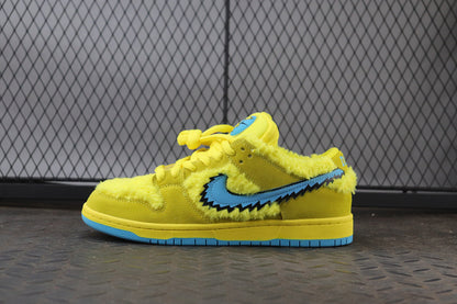 Nike dunk sb low grateful dead yellow bear, all sizes available.