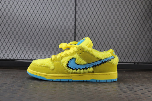 Nike dunk sb low grateful dead yellow bear, all sizes available.
