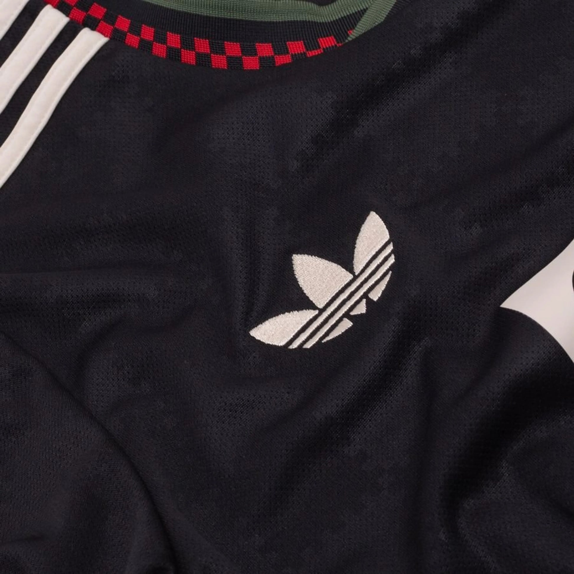 Adidas logo view on the Bayern Munchen 2025/26 Third Black Jersey