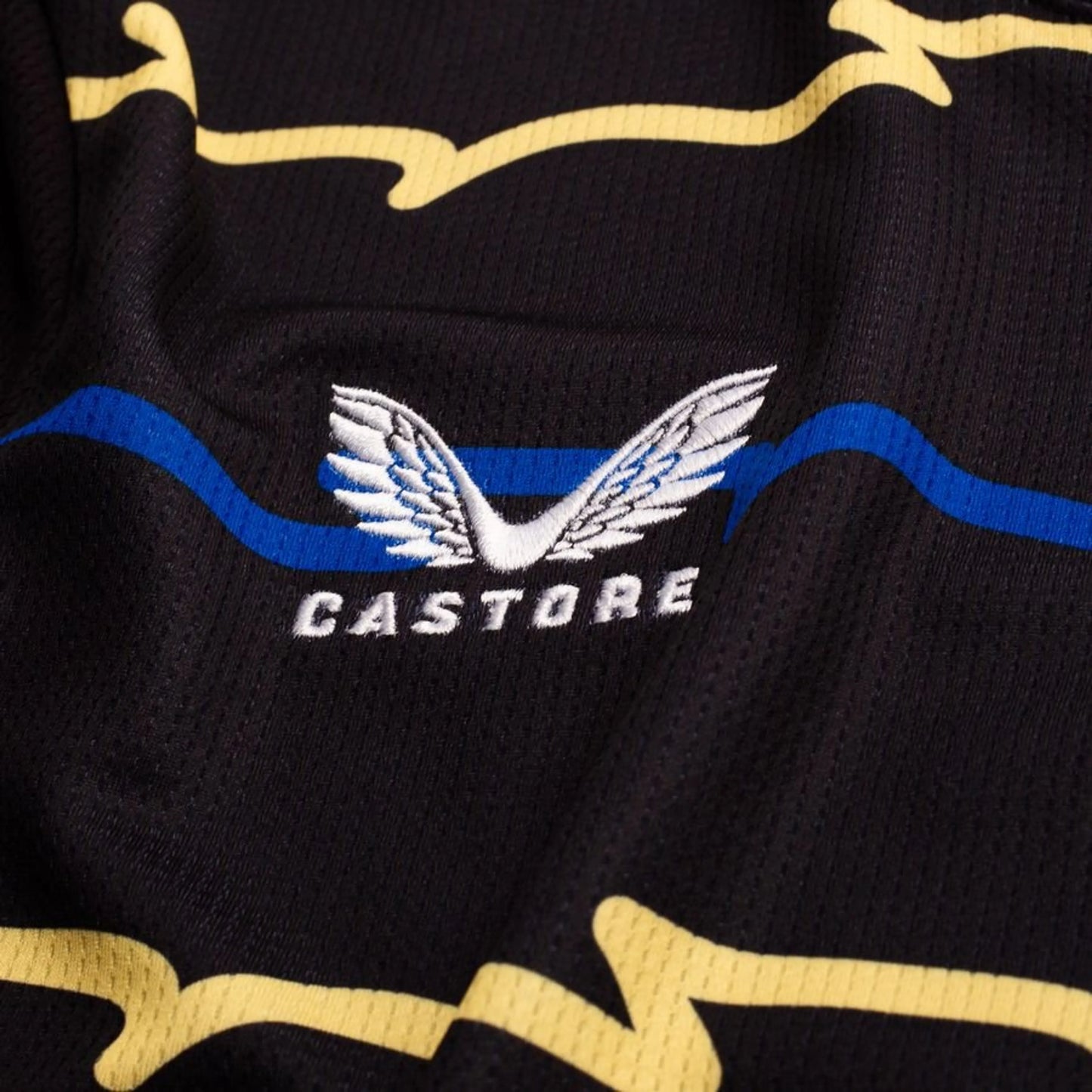 Castore logo view on the Everton 2025/26 Third Black Shirt