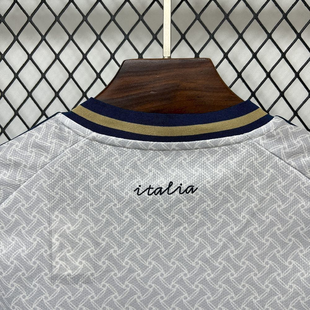 Back collar view of the Italy 2026 Away World Cup White Jersey showing 'italia'.