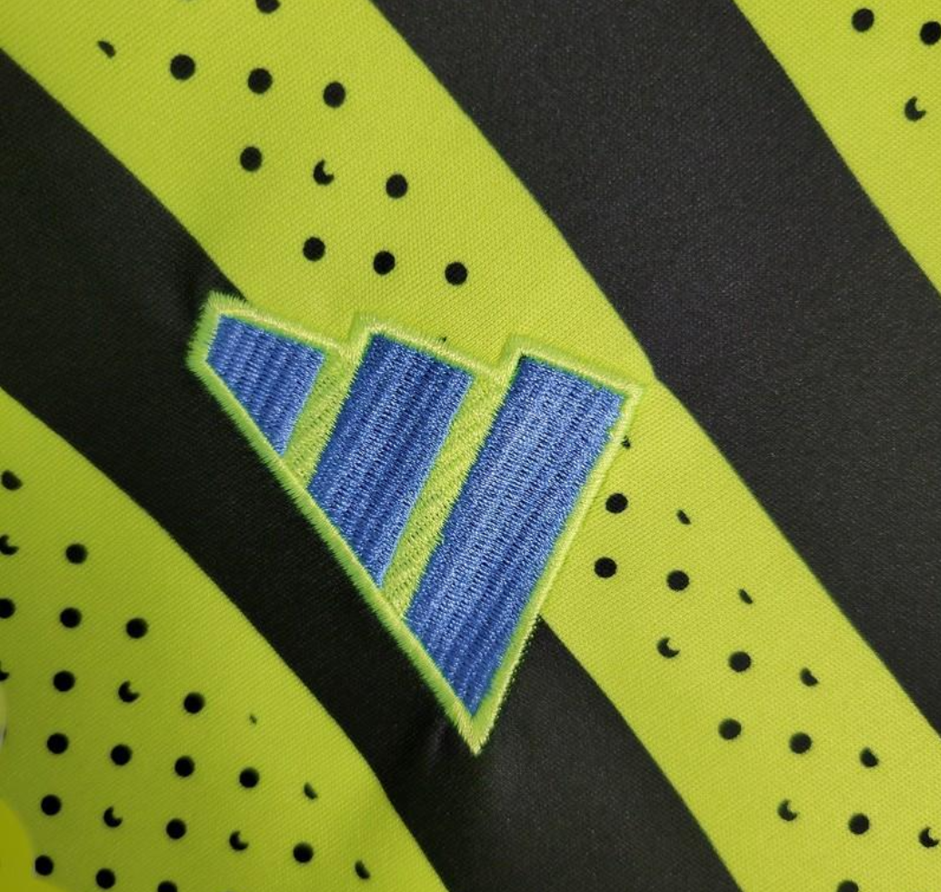 Arsenal 23/24 second away lime/black shirt
