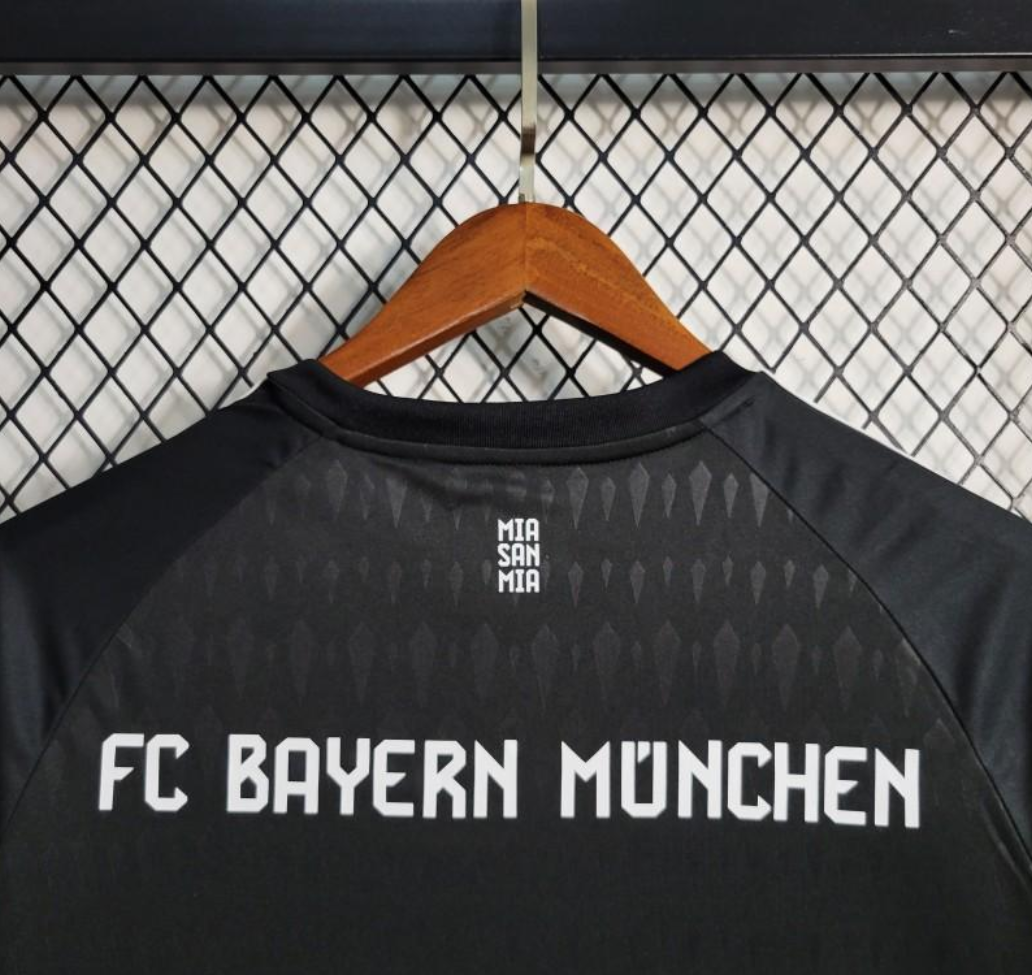 Bayern Munich 23/24 goalkeeper black shirt
