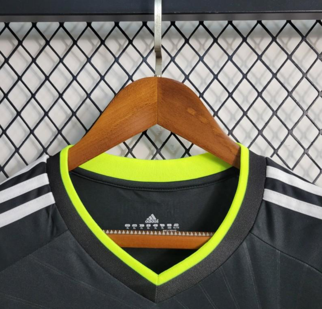 Real Madrid 10/11 away black shirt