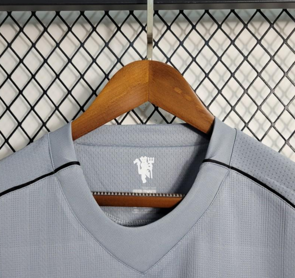 Manchester united 07/08 goalkeeper grey shirt