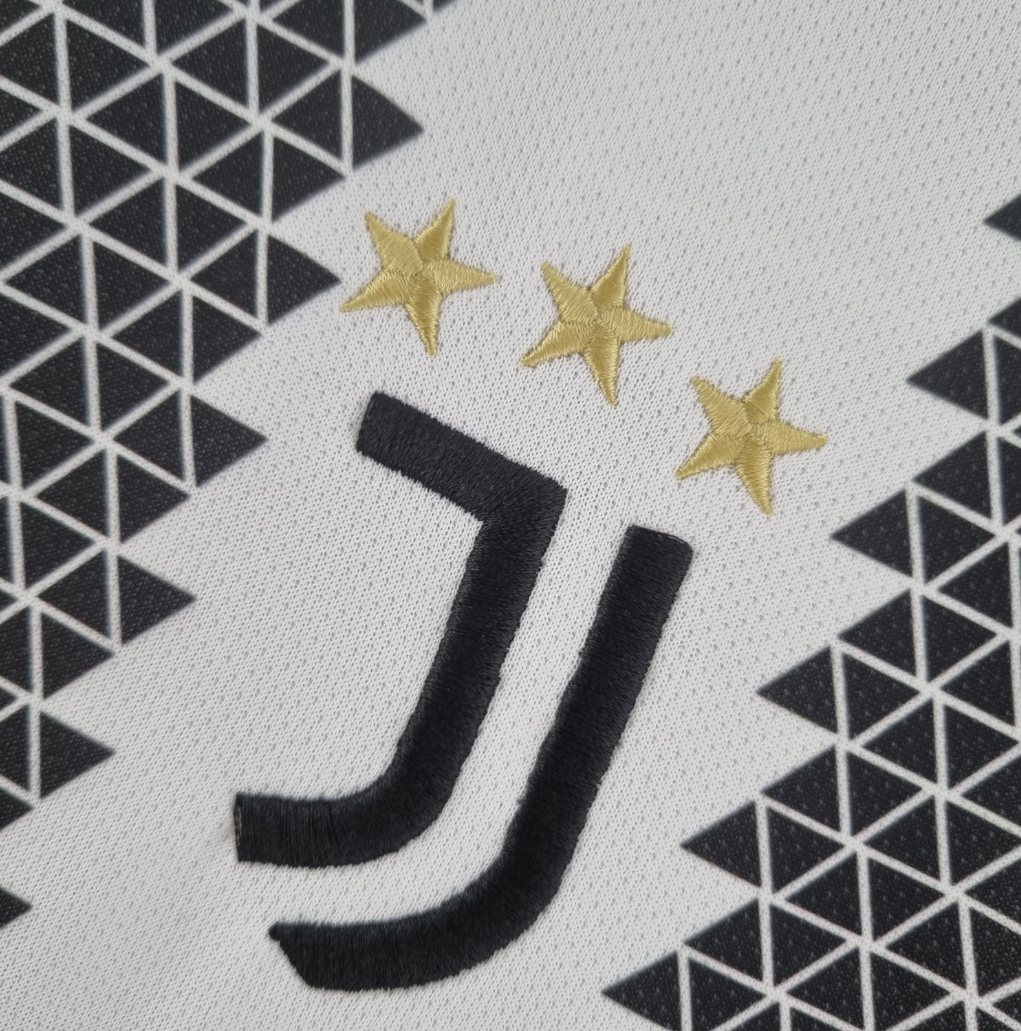 Juventus 22/23 home white/black shirt