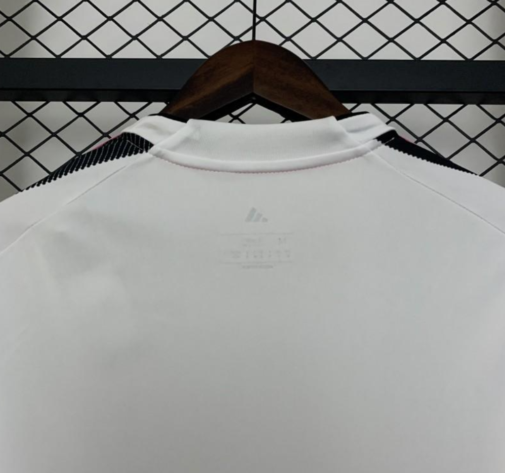 Juventus 25/26 Home Jersey – A Timeless Icon