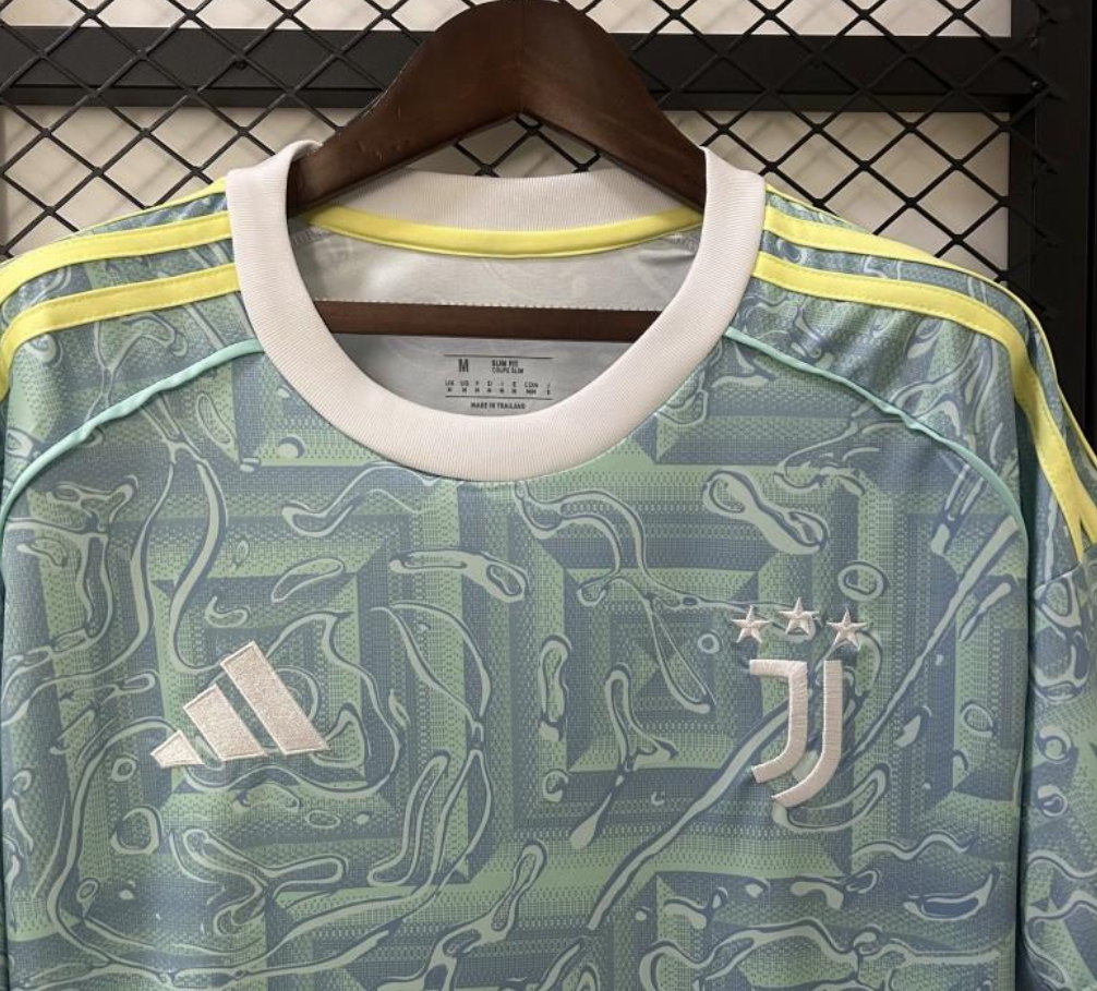 Juventus 25/26 Away Jersey – The Statement Kit