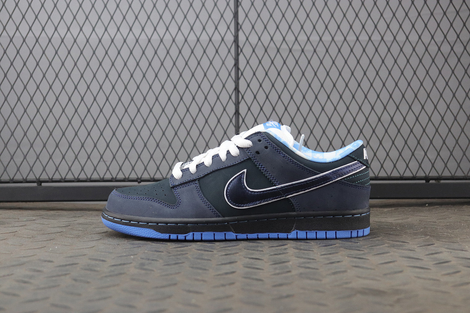 Nike dunk sb low blue lobster, all sizes available.