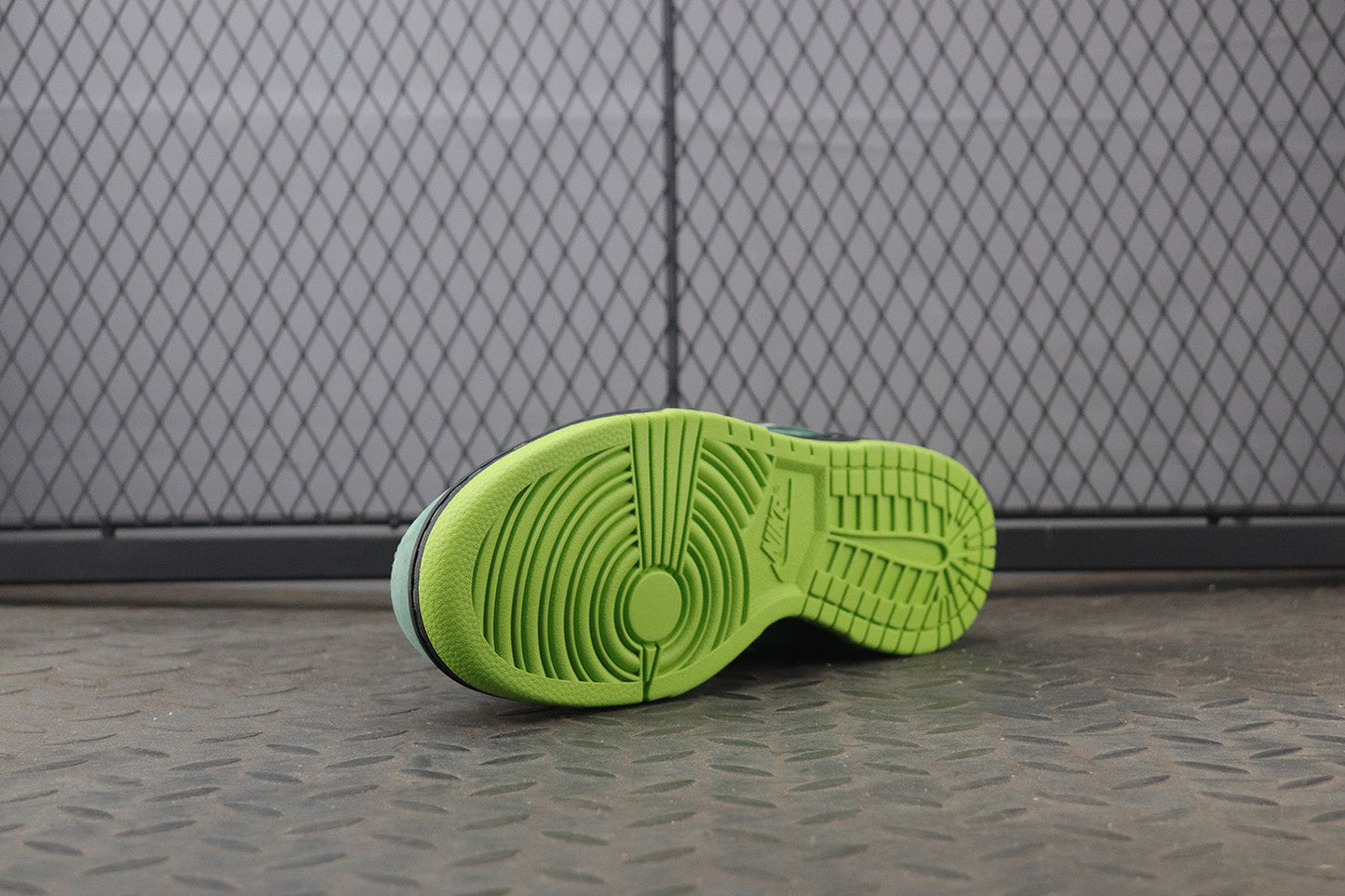 Nike dunk sb low green lobster, all sizes available.