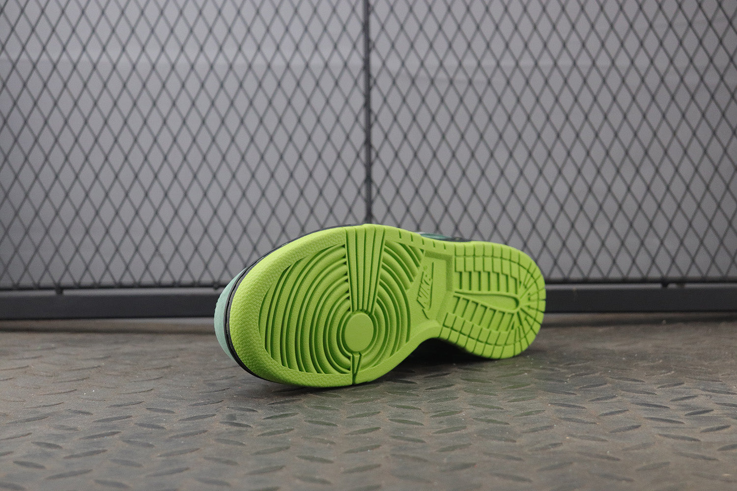 Nike dunk sb low green lobster, all sizes available.