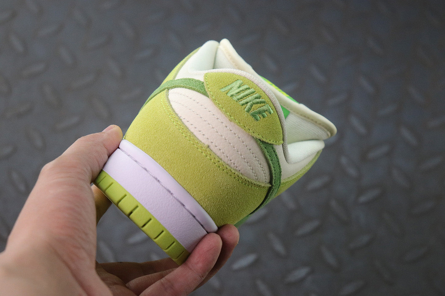 Nike dunk sb low green apple, all sizes available.