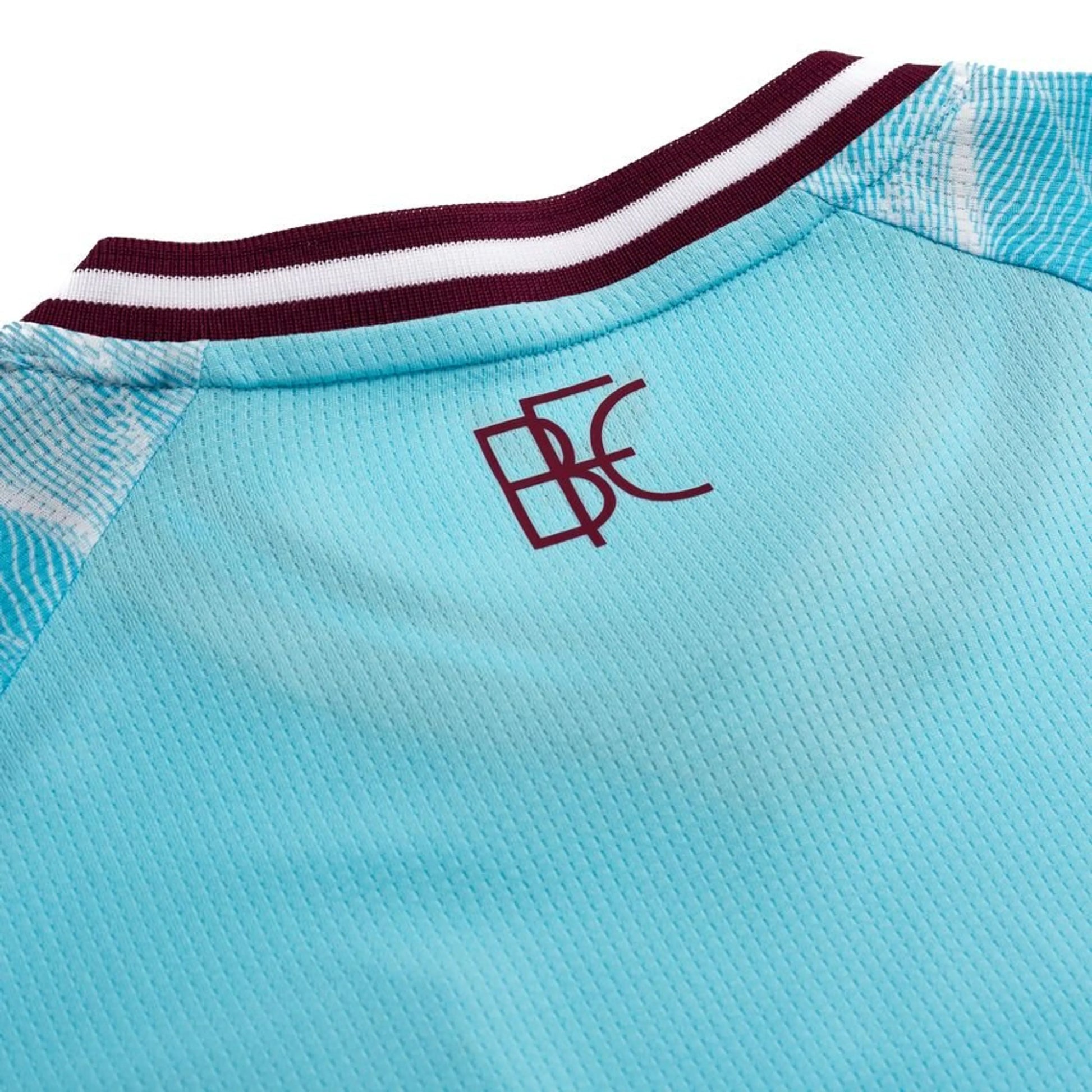 back neck view of the Castore Burnley Away Shirt 2025/26