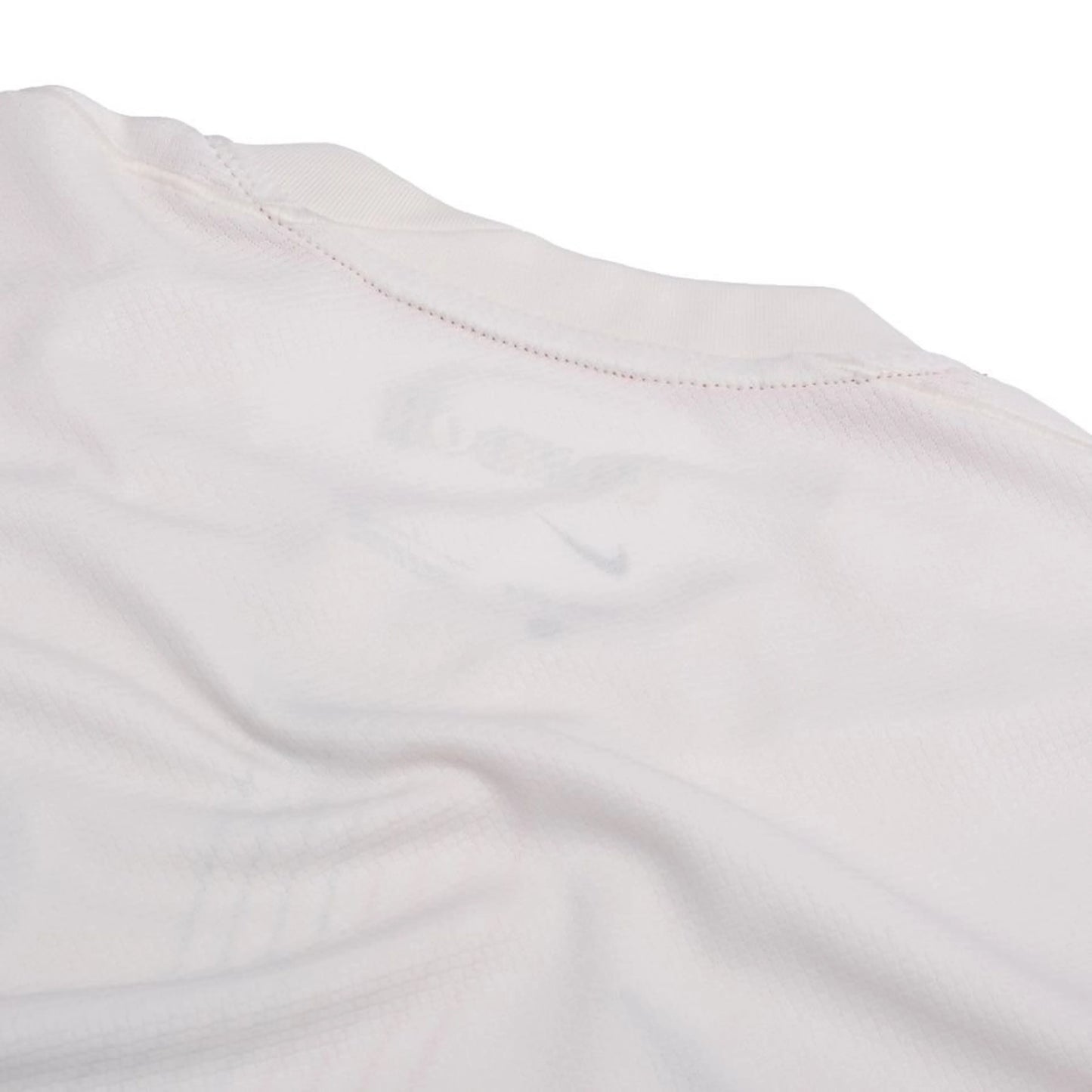 back neck view of the Nike Chelsea 2025/26 White Away Jersey