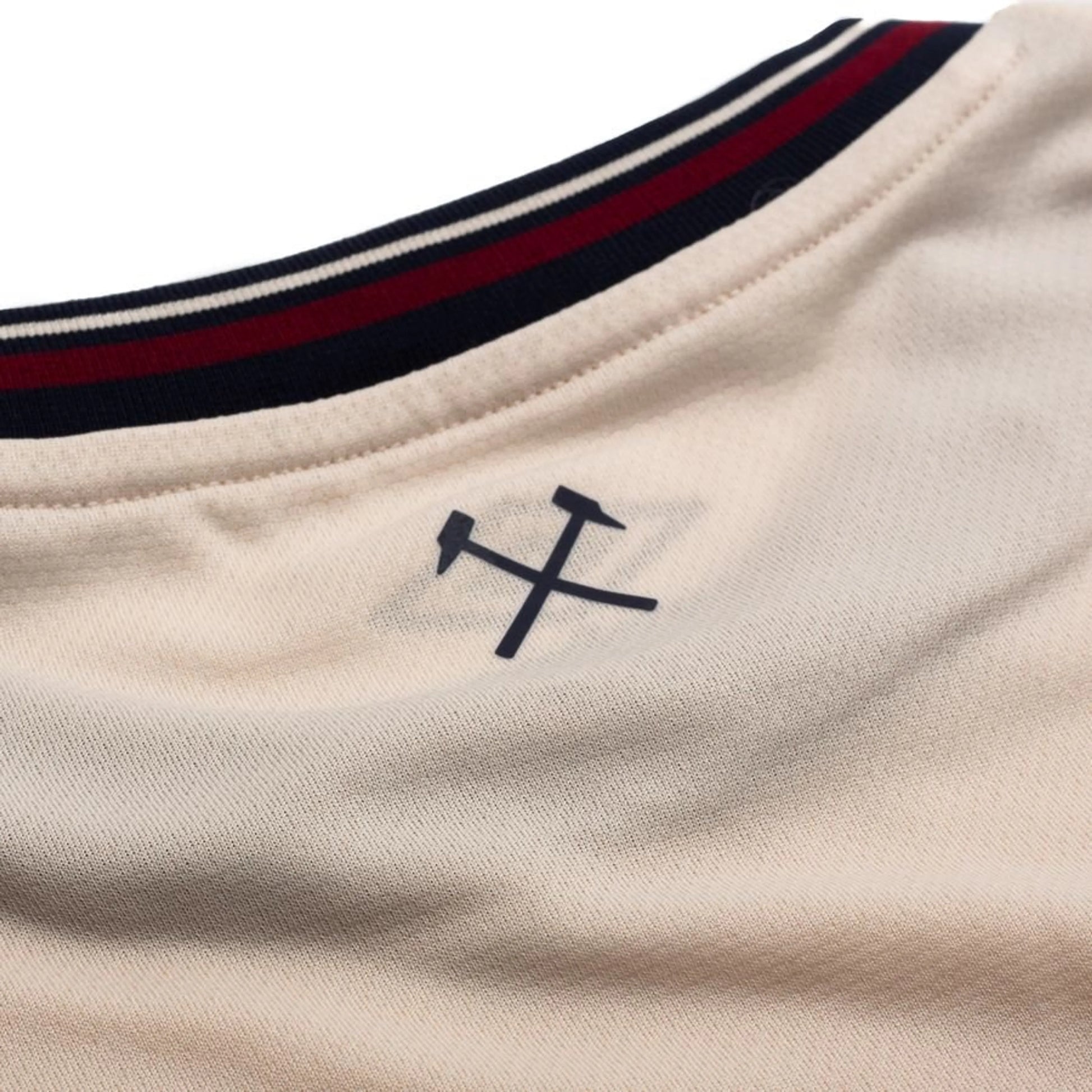 back neck view of the Umbro West Ham United 2025/26 Away Shirt