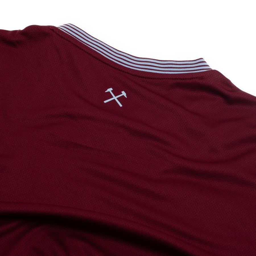 back neck view of the Umbro West Ham United 2025/26 Home Red Shirt