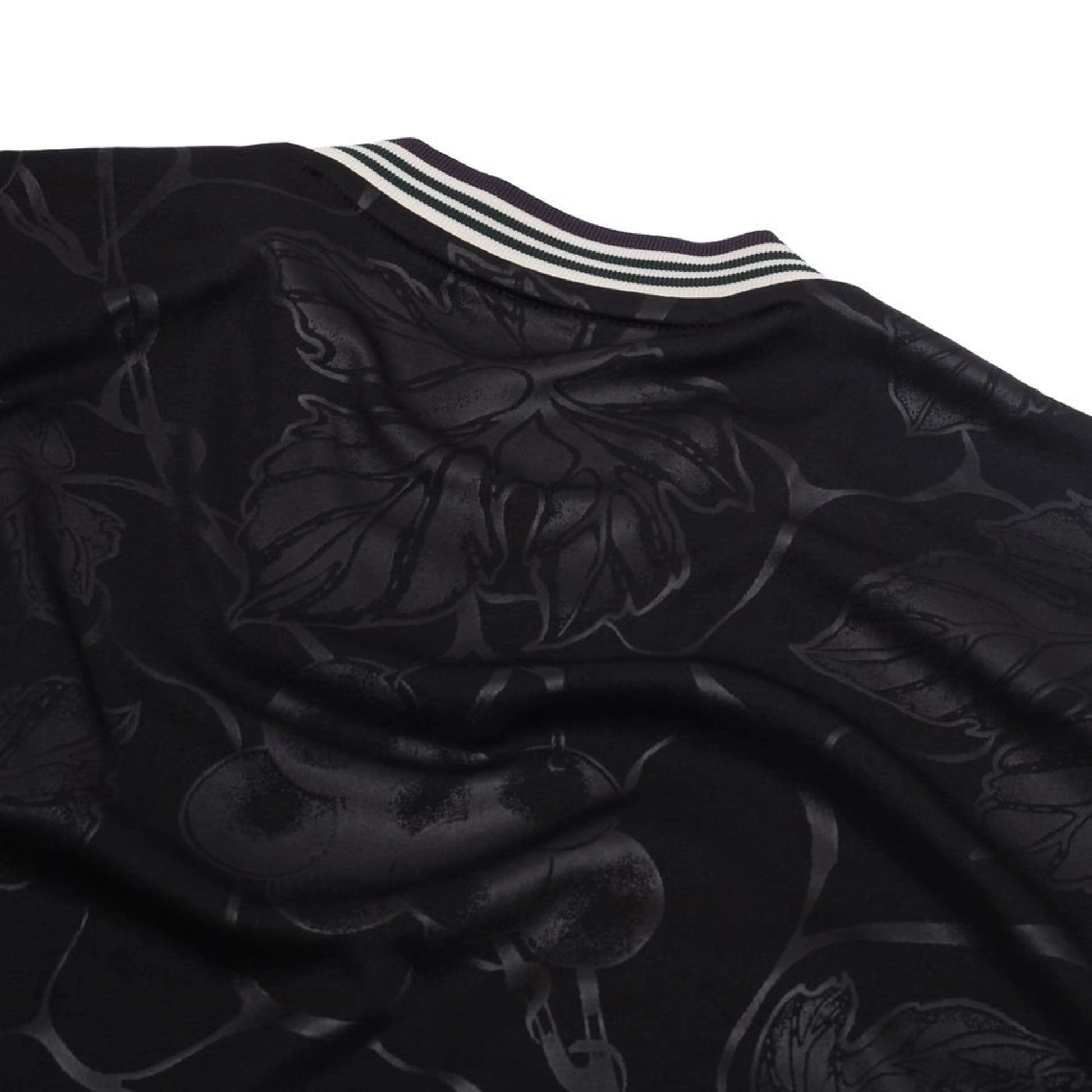 back neck view of the adidas Juventus 2025/26 Third Shirt in Black