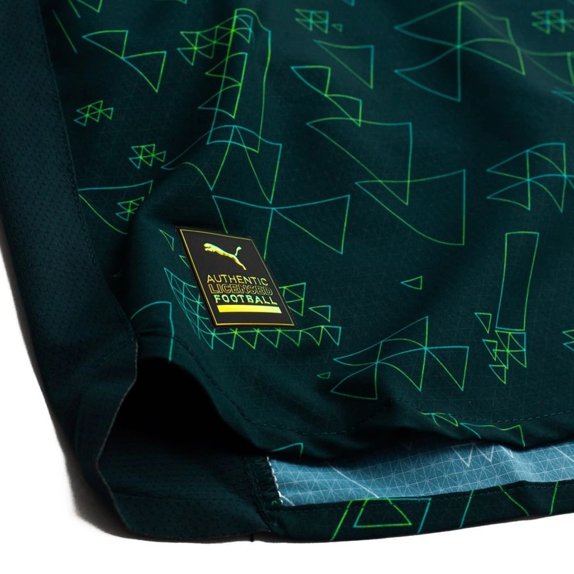 bottom right of the PUMA Manchester City x EAFC26 Fourth Jersey in Electric Blue and Black