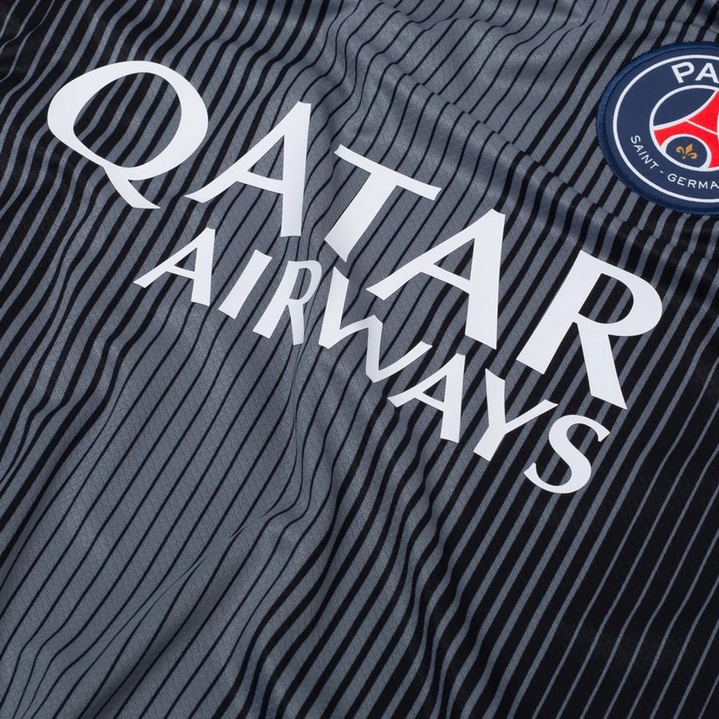 close up view on the Nike Paris Saint-Germain 2025/26 Goalkeeper Long Sleeve Jersey