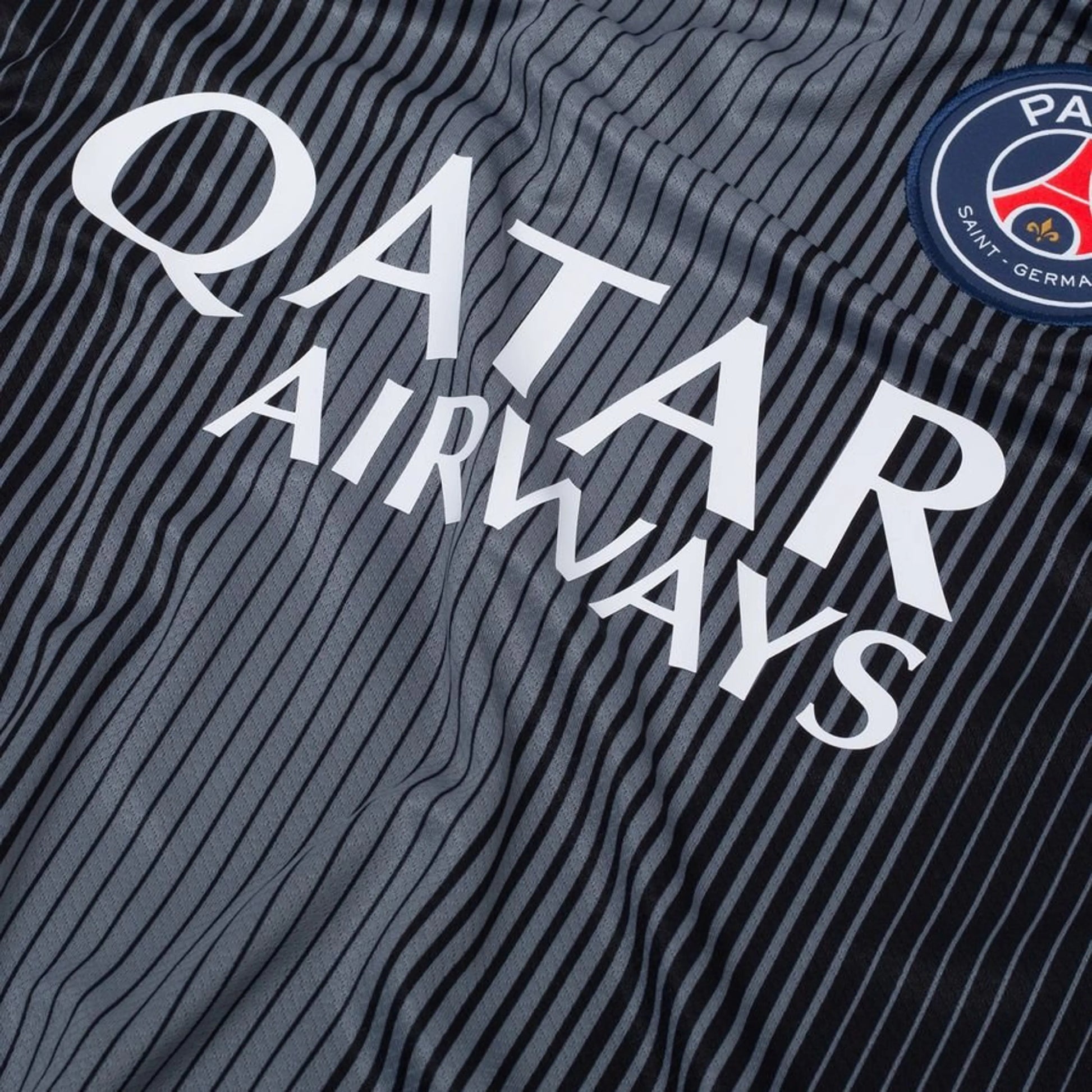 close up view on the Nike Paris Saint-Germain 2025/26 Goalkeeper Long Sleeve Jersey