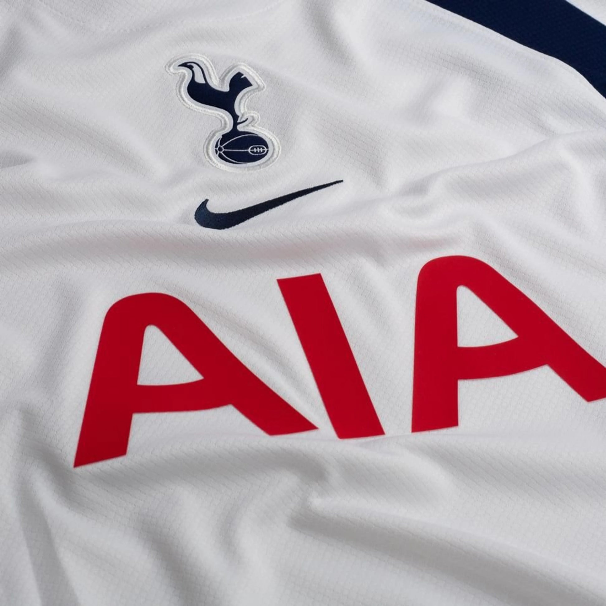 close up view of the Nike Tottenham Hotspur Home Shirt 2025/26 Women - White/Binary Blue