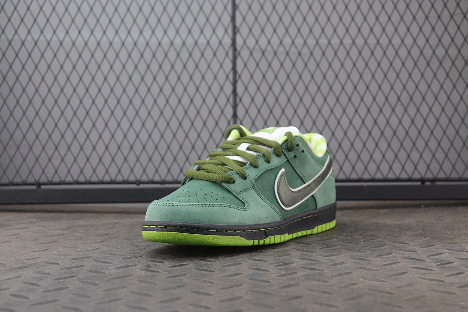 Nike dunk sb low green lobster, all sizes available.