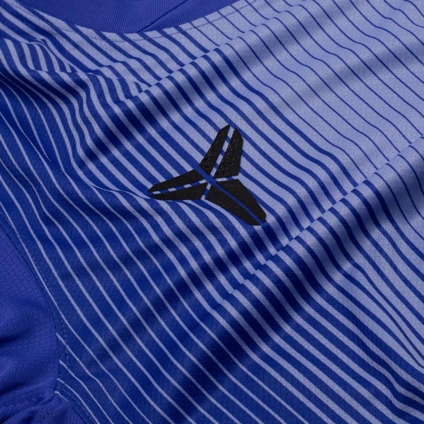 mamba logo view on the Nike FC Barcelona 2025/26 Away Goalkeeper Shirt long sleeve in Violet/Black