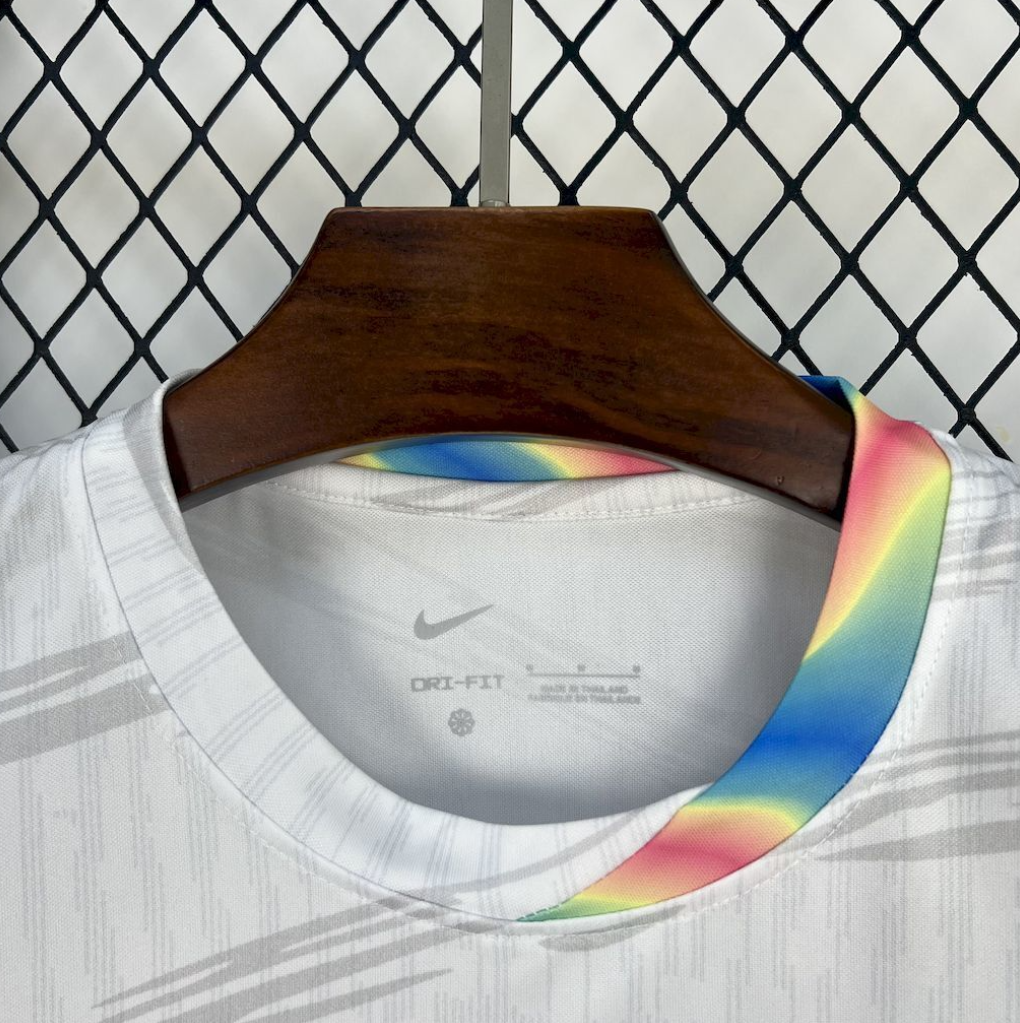 neck view of the FC Barcelona 2025/2026 White Special Edition jersey