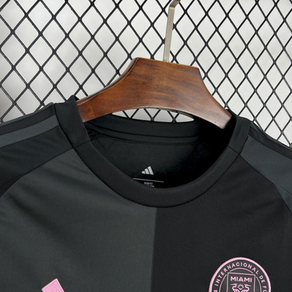 neck view of the Inter Miami 25/26 Away Long Sleeve Black and pink Football Jersey Designed By Adidas