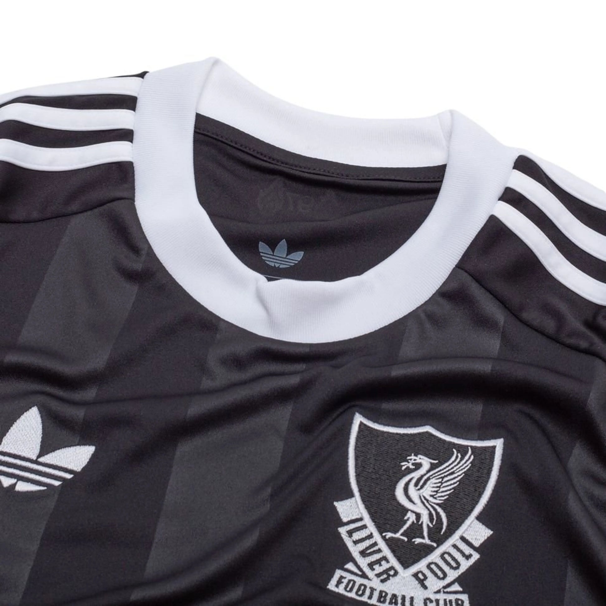 neck view of the adidas Liverpool FC 2025/26 Third Goalkeeper Jersey