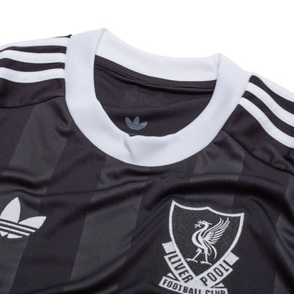 neck view of the adidas Liverpool FC 2025/26 Third Goalkeeper Jersey