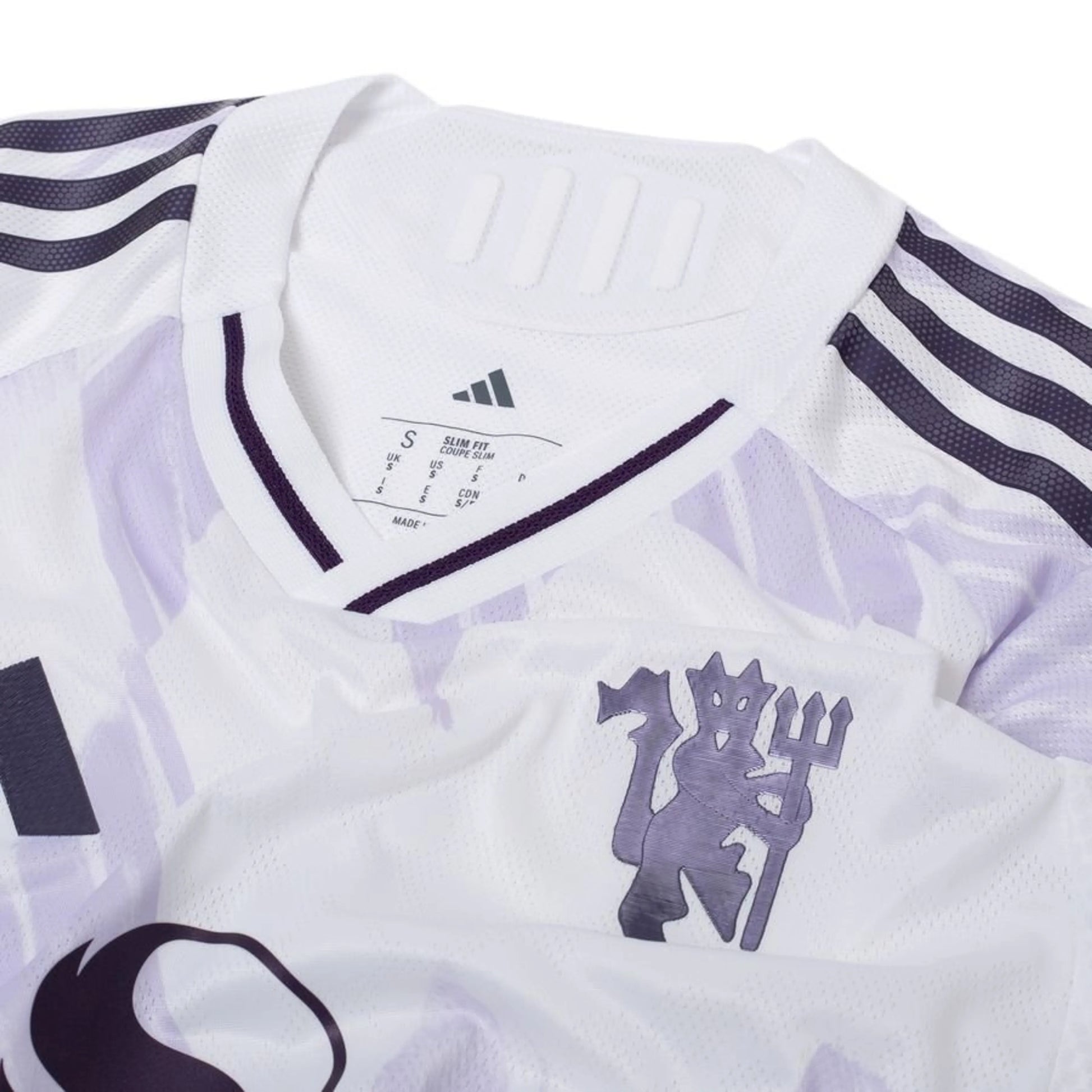 neck view of the adidas Manchester United 2025/26 Away White Jersey