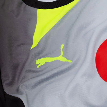 puma logo on the PUMA Borussia Dortmund 2025/26 Away Shirt in Black and Yellow