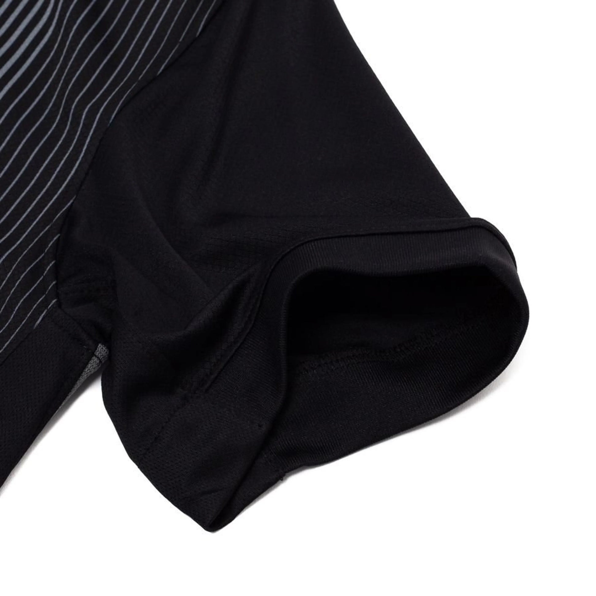 shoulder view of the Nike Chelsea 2025/26 Goalkeeper Jersey